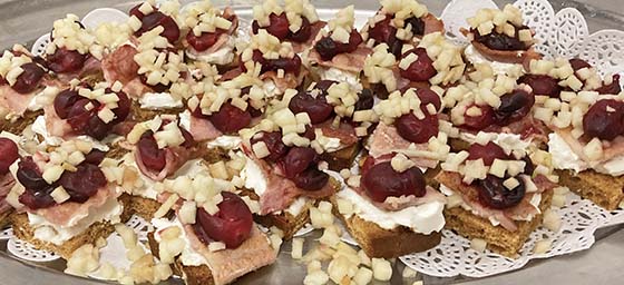 peperkoektoastje  met geitenkaas 